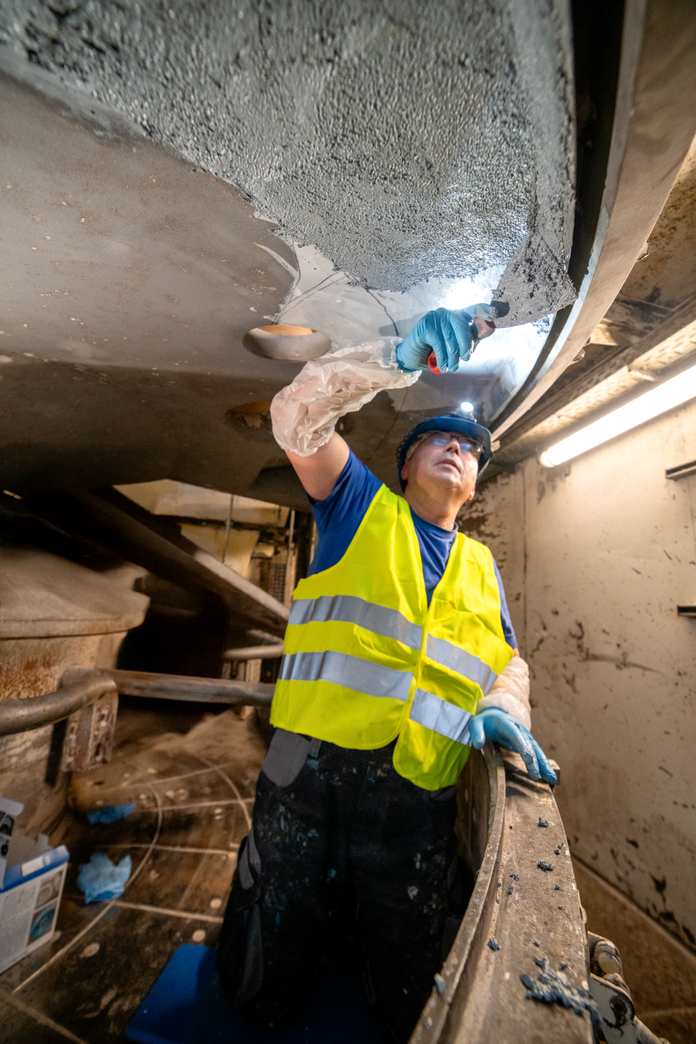 WEICON WPG-19 | Wear protection system – protects against erosion and abrasion caused by the impact of coarse particles
