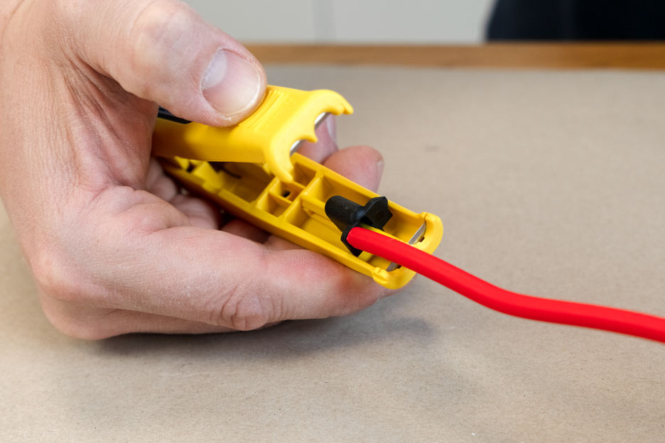 Mini-Solar 10/16 mm² | for dismantling and stripping standard photovoltaic cables with a cross-section of 10 & 16 mm²