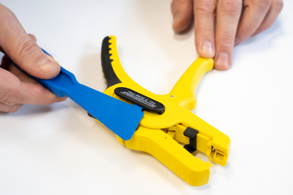 Wire Stripper No. 5 Solar Pro LED Set
 | 2-piece set incl. wire stripper and LED Work Light