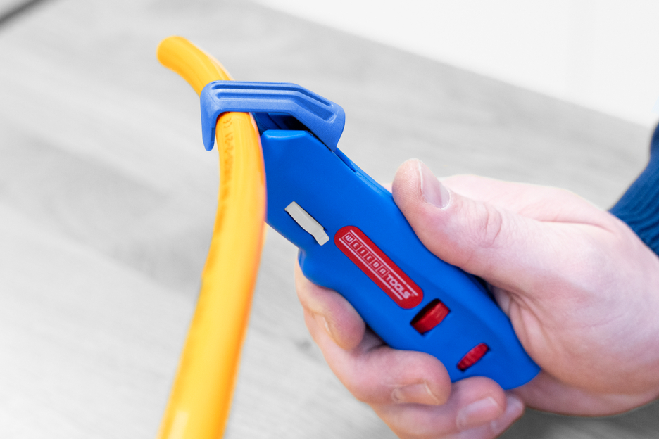 Cable Stripper No. S 4-28 Spiral | Circular, longitudinal and spiral cuts from 4–28 mm in diameter