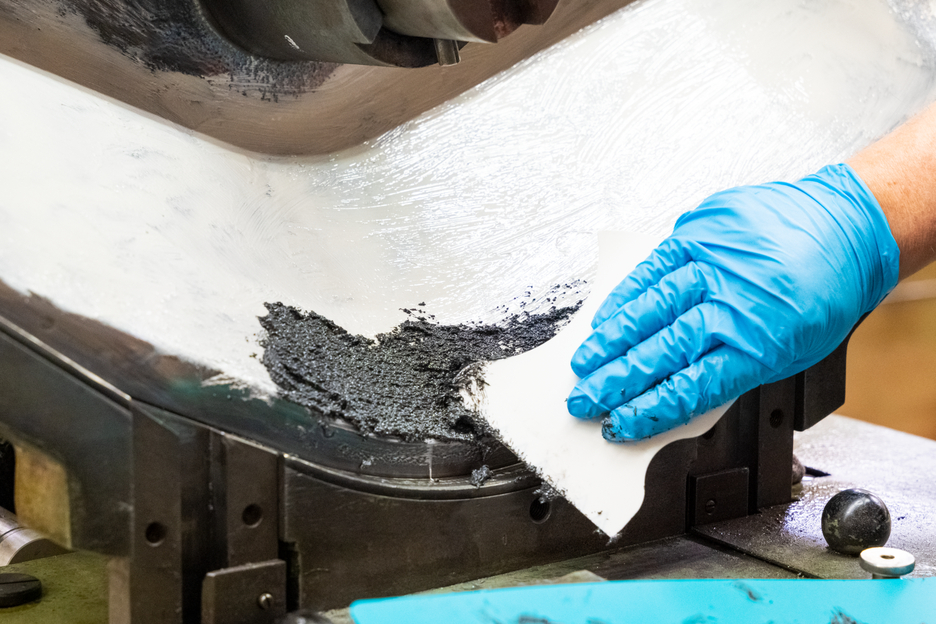 WEICON WP | ceramic-filled epoxy resin system for wear protection coating
