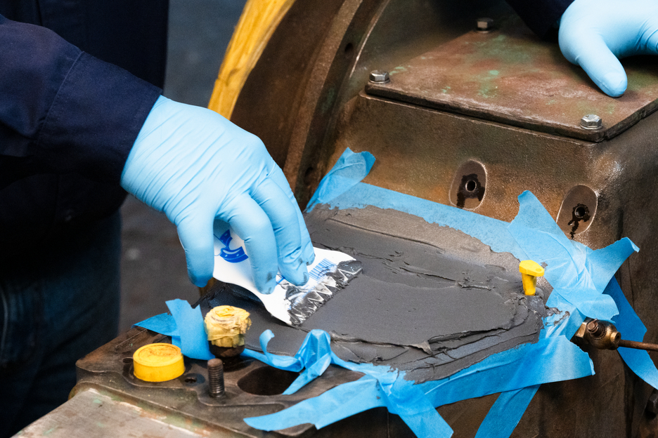 WEICON HB 300 | high-temperature-resistant epoxy resin system for repairs and moulding