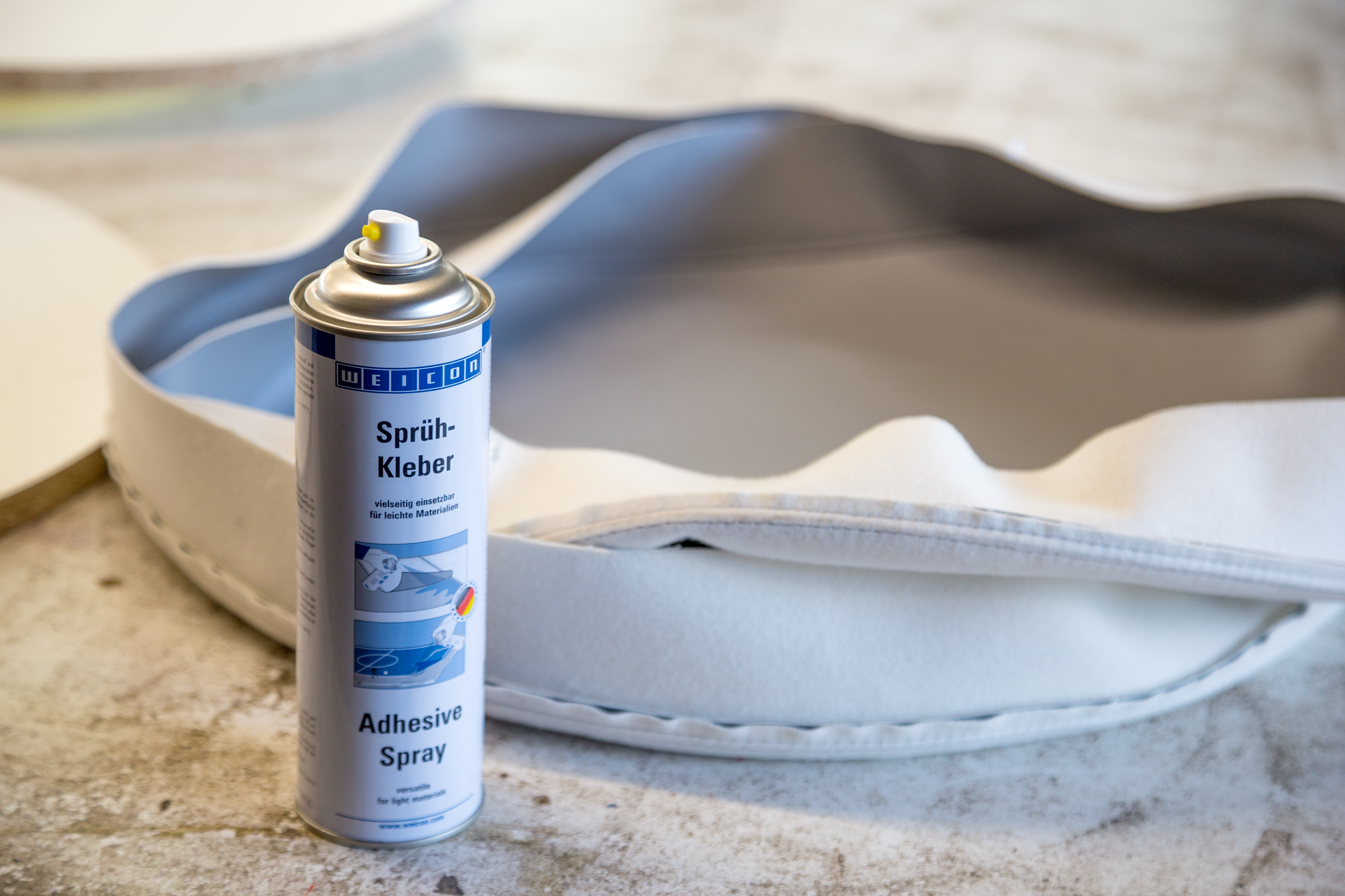 Adhesive Spray | sprayable contact adhesive, ideal for cardboard and paper