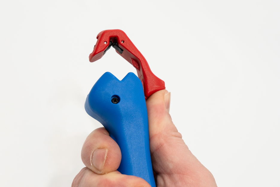 4in1 Flat and Round Cable Stripper | for all standard flat cables up to 18 mm wide and all standard round cables with a diameter of 6–13 mm