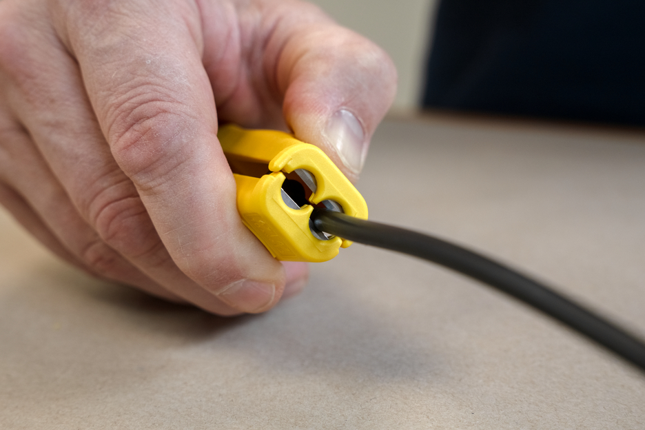 Mini-Solar 10/16 mm² | for dismantling and stripping standard photovoltaic cables with a cross-section of 10 & 16 mm²
