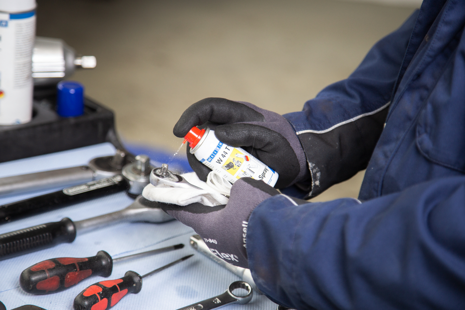 W 44 T®  Multi-Spray | lubricating and multifunctional oil with 5-fold function