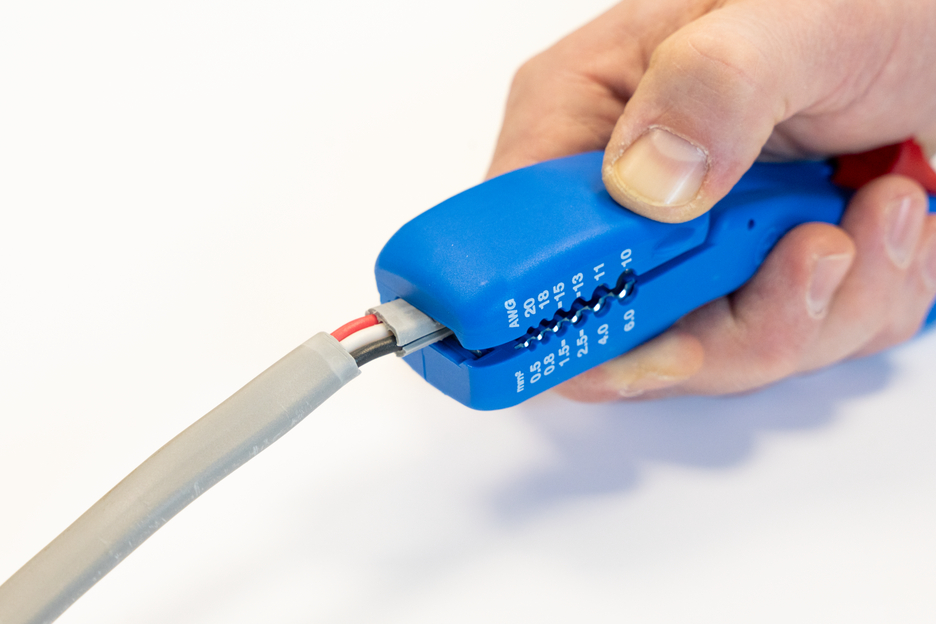 4in1 Flat and Round Cable Stripper | for all standard flat cables up to 18 mm wide and all standard round cables with a diameter of 6–13 mm