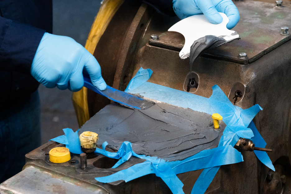 WEICON HB 300 | high-temperature-resistant epoxy resin system for repairs and moulding