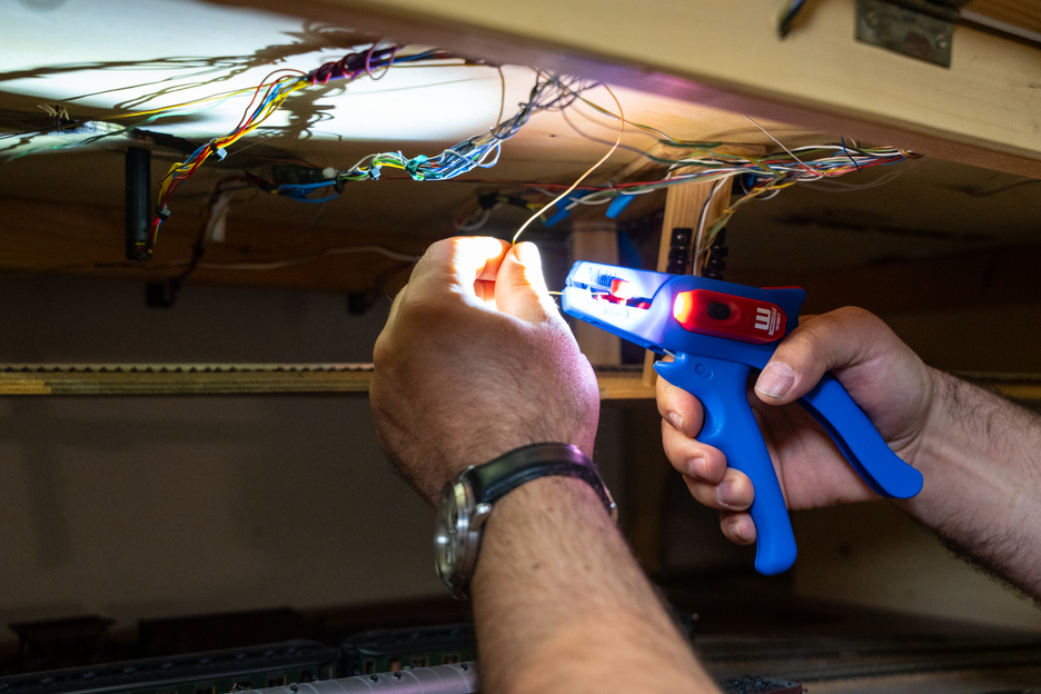 LED Work Light | Three brightness settings ensure excellent visibility and safe work in dark environments