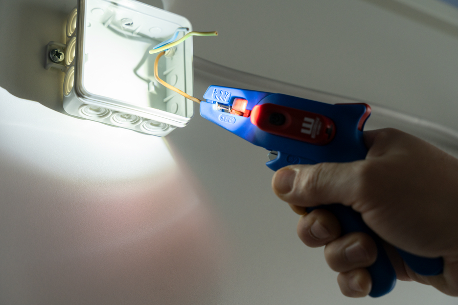 LED Work Light | Three brightness settings ensure excellent visibility and safe work in dark environments