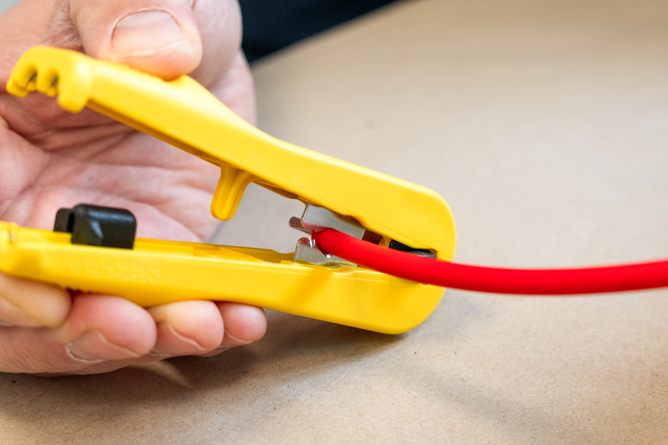 Mini-Solar 4/6 mm² | for dismantling and stripping standard photovoltaic cables with a cross-section of 4 & 6 mm²