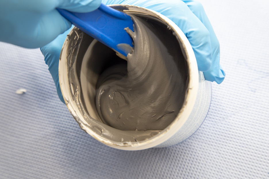 WEICON ST | metallic-filled epoxy resin system for repairs and moulding