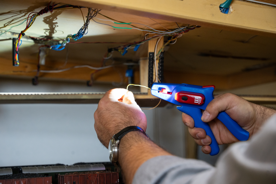 LED Work Light | Three brightness settings ensure excellent visibility and safe work in dark environments