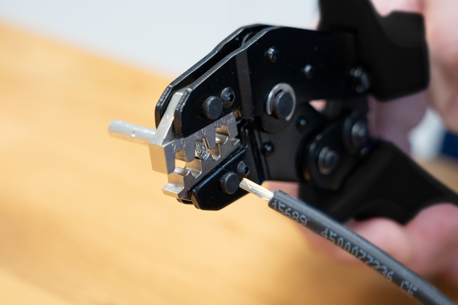 Crimp tool MC4
 | for crimping MC4 connectors in photovoltaic systems (2.5, 4 & 6 mm², AWG 14-10)