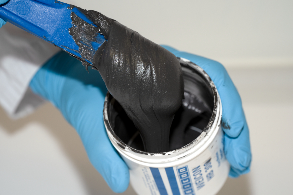 WEICON HB 300 | high-temperature-resistant epoxy resin system for repairs and moulding