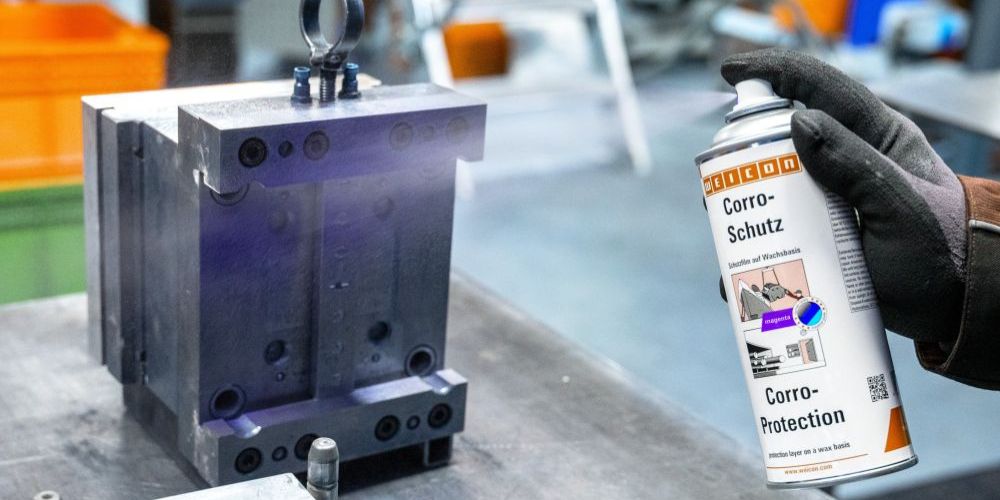 metal part, machining, spray, corrosion protection, glove