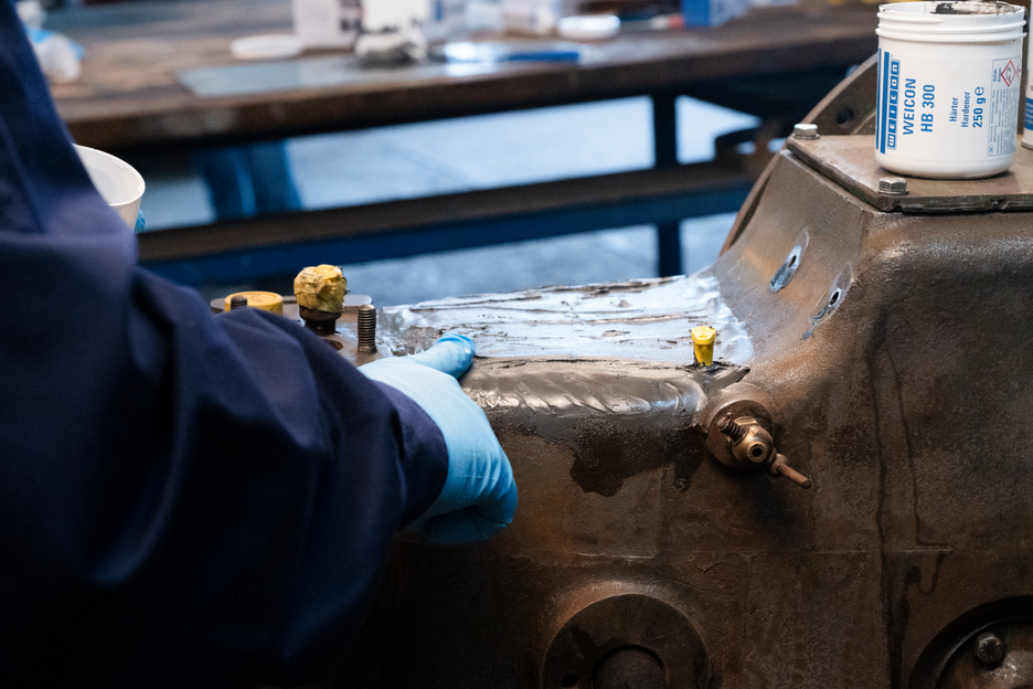 WEICON HB 300 | high-temperature-resistant epoxy resin system for repairs and moulding