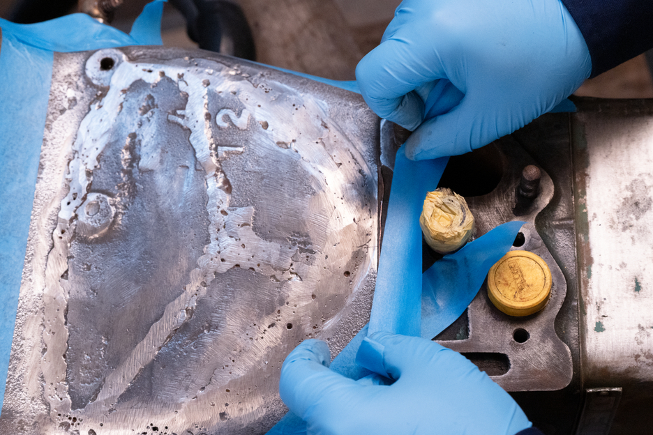 WEICON HB 300 | high-temperature-resistant epoxy resin system for repairs and moulding
