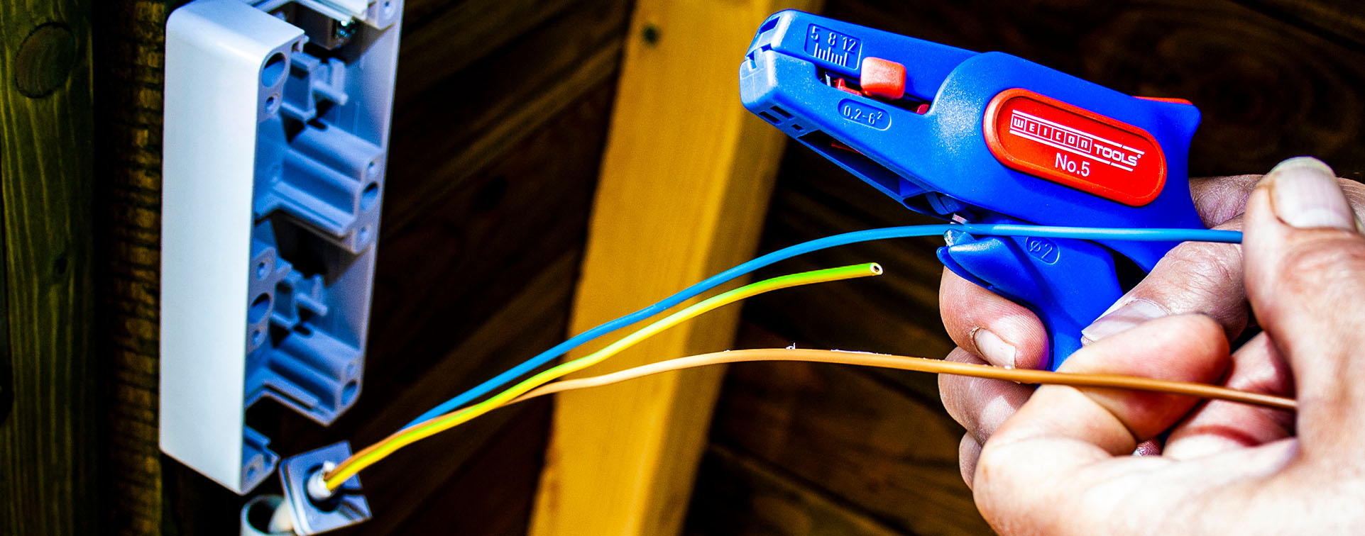 Abisolierwerkzeuge-im-Alltag_Titel Abisolierwerkzeuge-im-Alltag_Titel