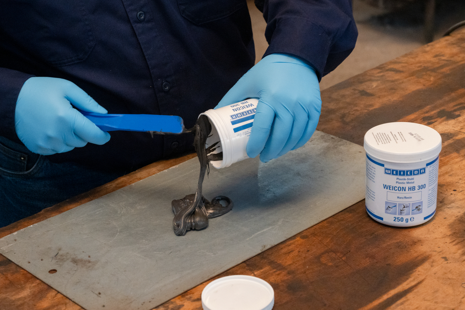 WEICON HB 300 | high-temperature-resistant epoxy resin system for repairs and moulding
