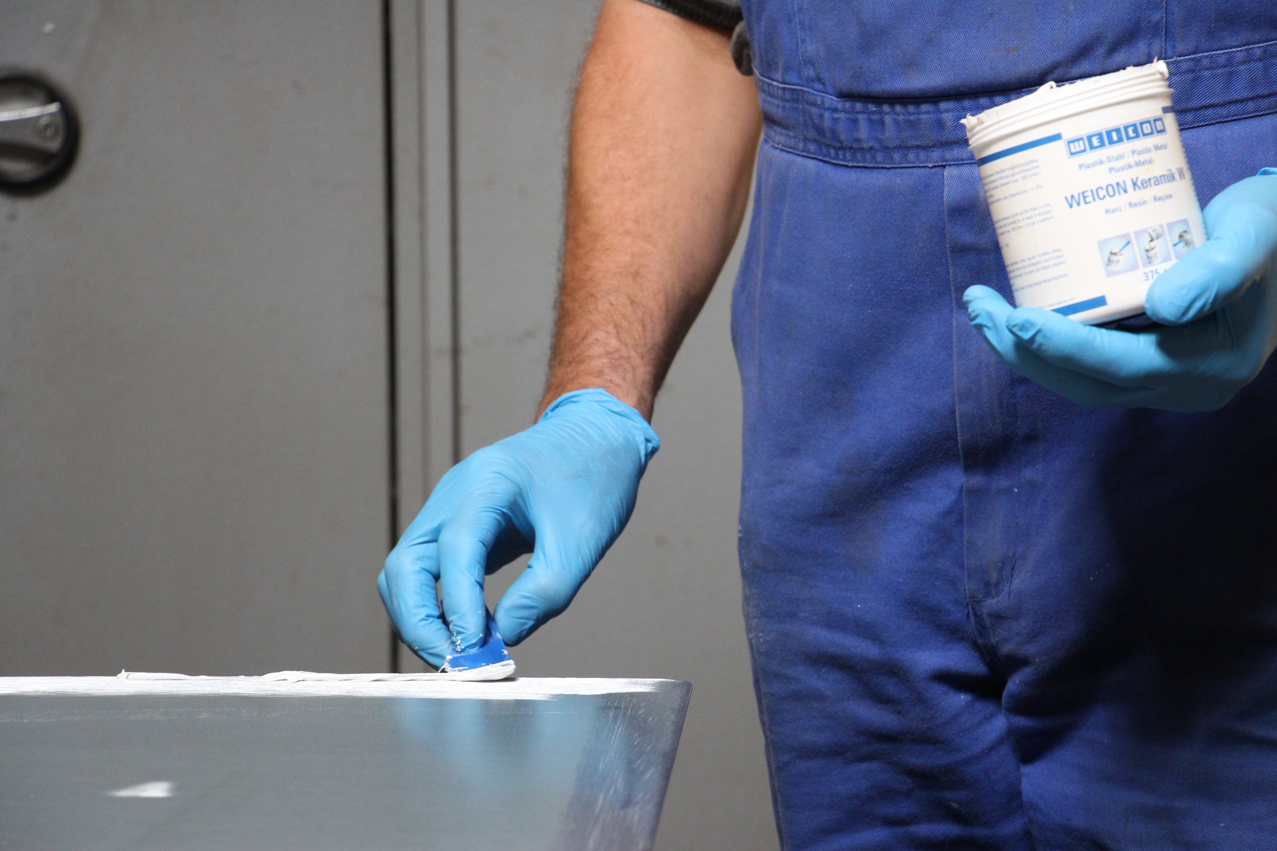 WEICON Ceramic W | mineral-filled epoxy resin system for wear protection coating
