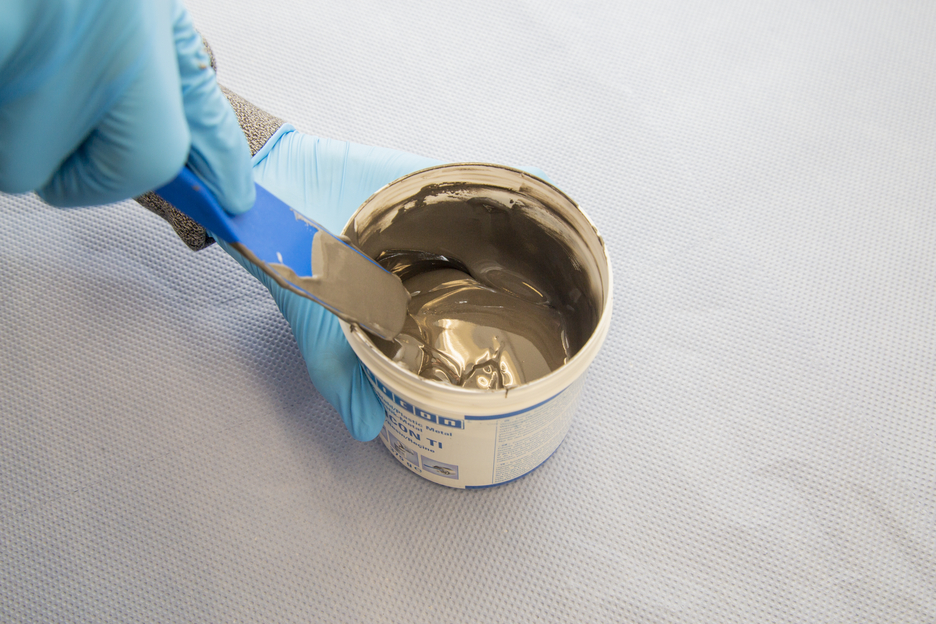 WEICON TI | titanium-filled epoxy resin system for repairs and moulding