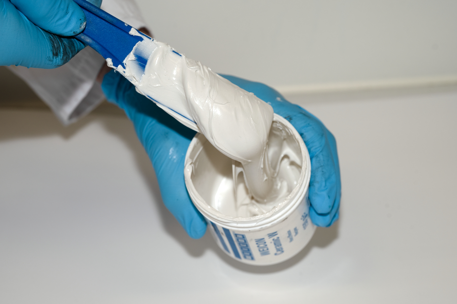 WEICON Ceramic W | mineral-filled epoxy resin system for wear protection coating